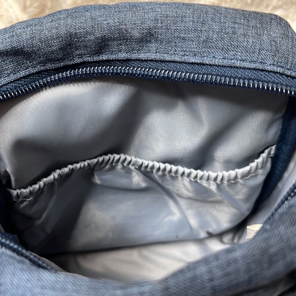 Lug crossbody. Looks like denim. Adjustable strap - Picture 12 of 15